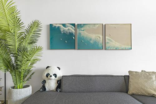 VayK - Luxurious 2BR on the Palm with Private Beach Access - image 10