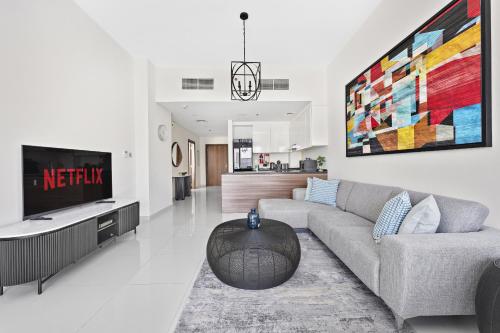 VayK - Great 1BR Apartment in Damac Hills - image 10