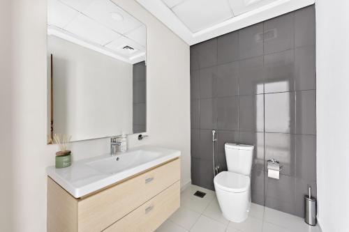 VayK - Great 1BR Apartment in Damac Hills - image 7