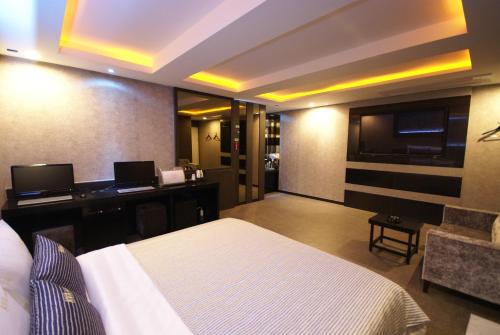Ava Hotel