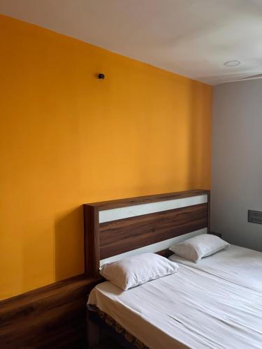 2 twin beds