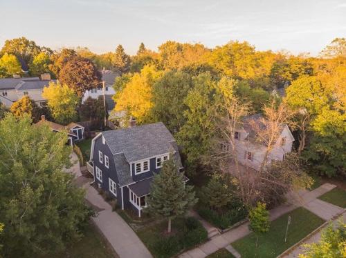 Downtown Lawrence University - Edge of Campus Perfect for Families in Appleton Downtown