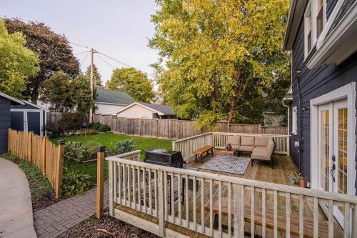 Downtown Lawrence University - Edge of Campus Perfect for Families in Appleton Downtown