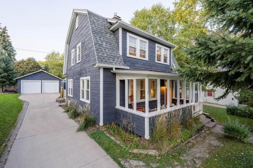 Downtown Lawrence University - Edge of Campus Perfect for Families in Appleton Downtown