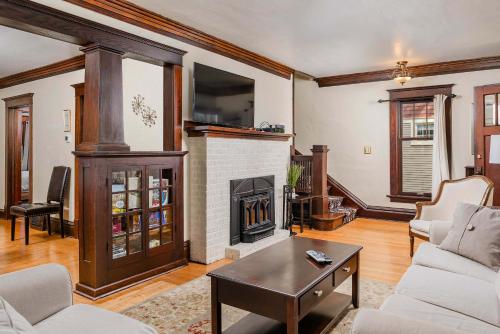 . 5 Bedroom Family Home - UWSP Walkable