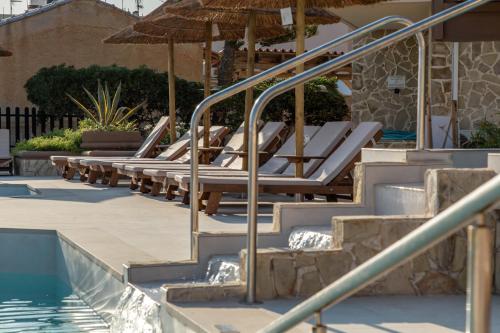 Hotel Haris on the beach – Agia Marina, OK
