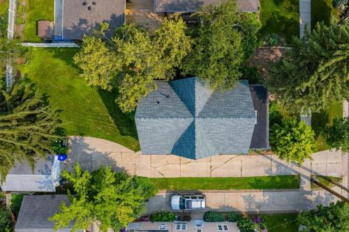 Spacious Downtown Character Home - 4 bedroom 3 bath Lawrence University College Ave in Appleton Downtown