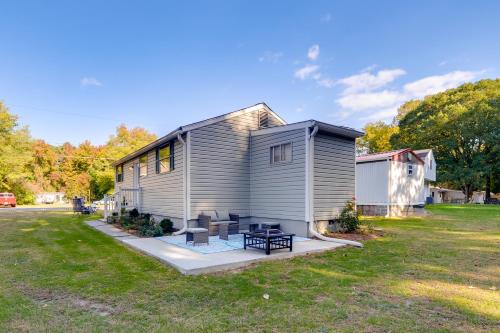 Private Patio and Yard Cozy Maryland Cottage in Grasonville (MD)