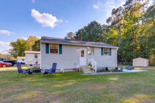 Private Patio and Yard Cozy Maryland Cottage in Grasonville (MD)