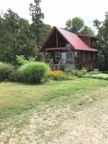 外部景觀, Two-Story Log Cabin Rental with a Hot Tub near Upper Meramec River, Missouri in 古巴