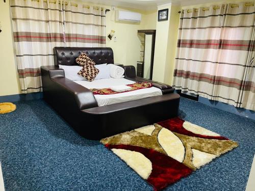 Room #1518818203