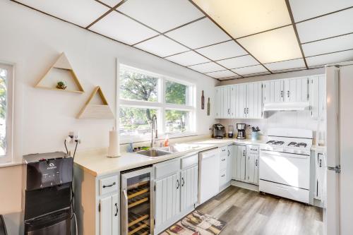 Sister Lakes Cottage with Dock and Grill! in Woodland Beach, USA