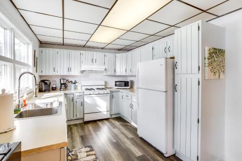 Sister Lakes Cottage with Dock and Grill! in Woodland Beach, USA