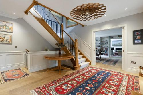 Luxury Mansion Farnham pool gym EV Charger in Farnham