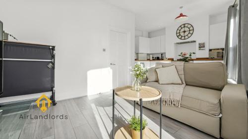 Exclusive 2Bedroom Flat near Loughborough Junction - image 6