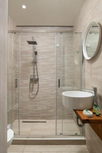 Hotel Haris on the beach – Agia Marina, OK