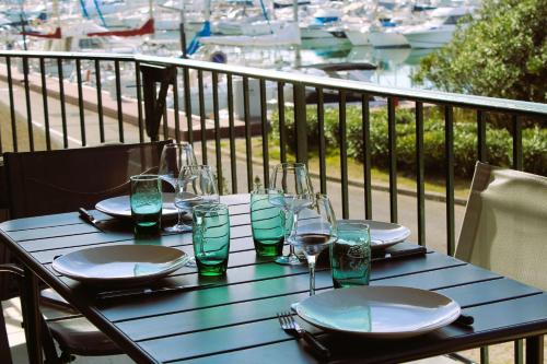 Brigantine111 - Golfe de Saint-Tropez - Appartement climatisé avec vue sur la marina - Apartment - Cogolin