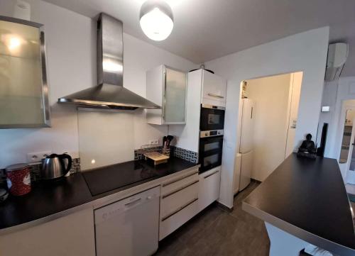 Brigantine111 - Golfe de Saint-Tropez - Appartement climatisé avec vue sur la marina (Brigantine111 - Golfe de Saint-Tropez - Appartement climatise avec vue sur la marina) in Cogolin