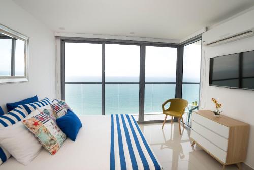 Spectacular 1 bd apt in Bocagrande - 2504