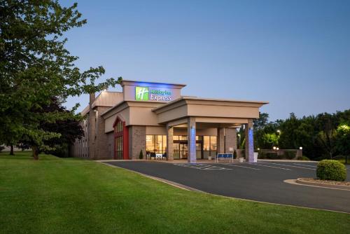 Holiday Inn Express Stephens City an IHG Hotel - main image