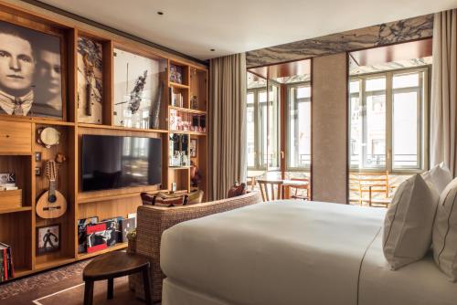 room detail thumbnail 2