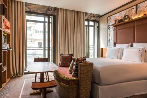 room detail thumbnail 1