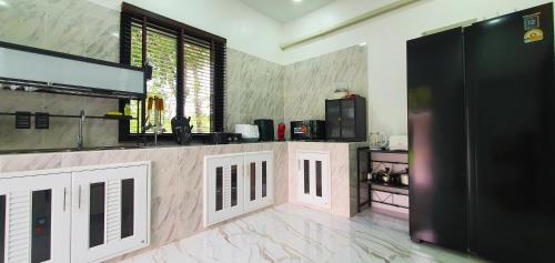 Kitchen, ฟอเรสต์ พูลวิลล่าพิษณุโลก Forest Poolvilla Phitsanulok in Hua Ro