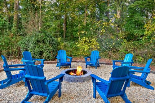 Scott Luxe Villa with HotTub FirePit Pool Billiards Ping Pong – khách sạn tại Brice