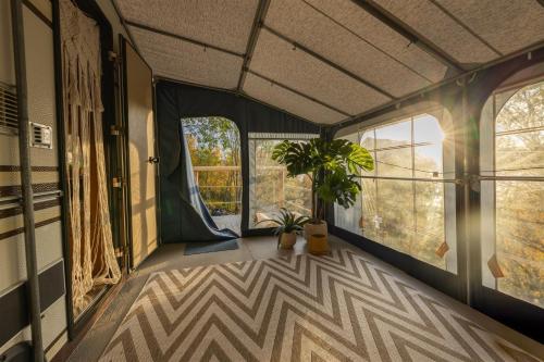 EIRA Glamping - Romantic, Ocean View, Fire Pit in Vikran