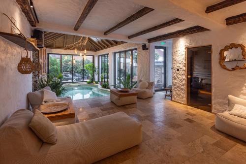 Villa Westfalia Boutique Villa & SPA Adult Only` in Targu Secuiesc