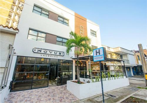 Novus Laureles
