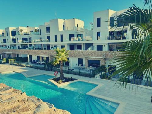 Spacious new apartment in Villamartin for 4 guests – khách sạn tại Castillo de Don Juan