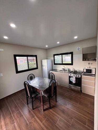 Hospedaje a 2 cuadras del mar Mar de Cobo 4 personas