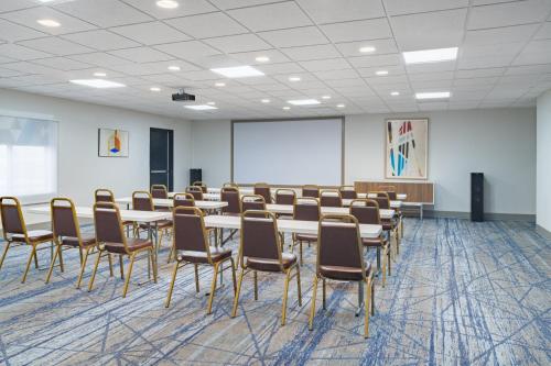 Holiday Inn Express Pratt By IHG - 회의실/연회장