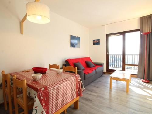 Studio rénové 4 pers avec balcon sud, proche pistes et commerces, casier à skis, parking - FR-1-687-33 - Location saisonnière - Arâches-la-Frasse