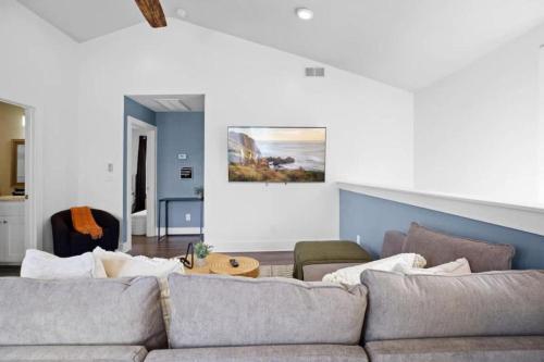 5 Mins to Downtown 2 Bed 1 Bath 2 Car Garage in Nashville, USA