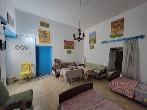 Beit El Asfour - Traditional Home with a Cave in Bālbeka