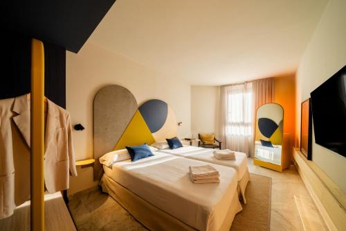 room detail thumbnail 1