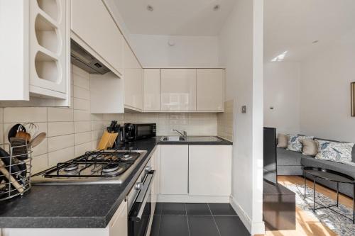 CS Apartments Oxford Street II - main image