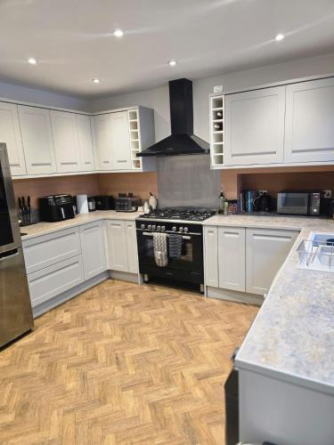 4 bed house close to Allianz Stadium, LHR and London 20mins away gîte à louer continental