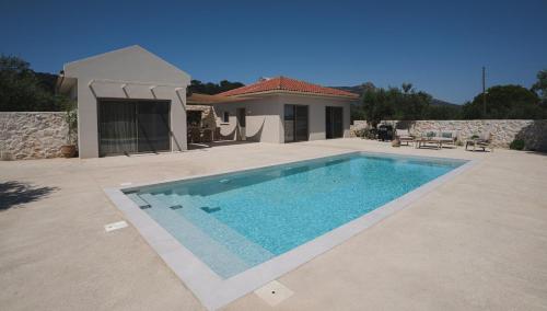 Alkinari Villa, by TK Premium Stays gîte à louer Ano Vassilikos