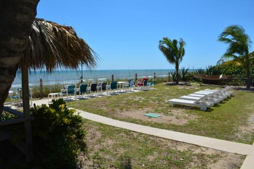 Oceanfront Sea Scape Motel - 정원