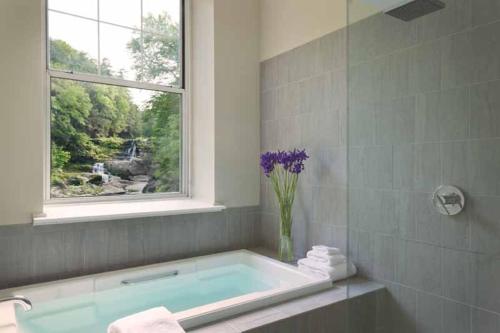 Ledges Hotel in Hawley, USA