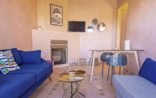 Waky Club - Designer Flat