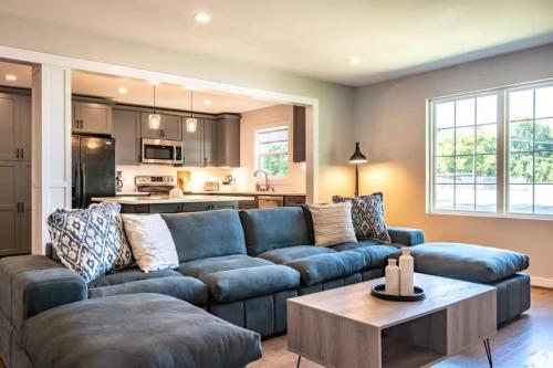 Family Retreat in Birmingham, 7BR 4BA – khách sạn tại Homewood