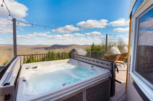 熱水浴缸, Horizon Hideout - Modern Yurt in 布魯克維爾