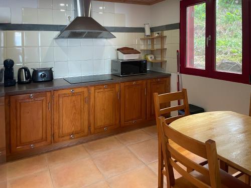 ห้องครัว, Casa Cachalote - Ferienhaus auf den Azoren in เซา กาเอตาโน