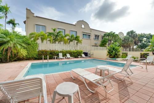 Ft Lauderdale Area Condo - Walk to Beach & Shops! – khách sạn tại Lauderdale-by-the-Sea