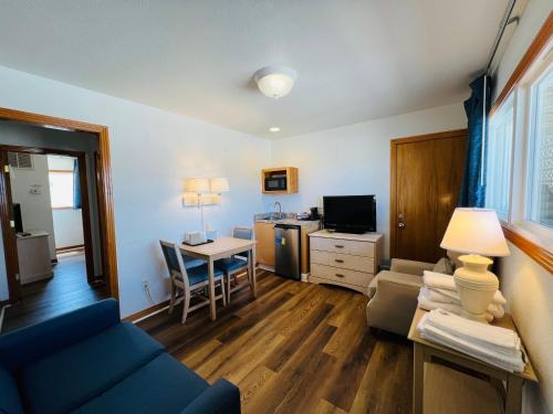 Days Inn & Suites by Wyndham Kill Devil Hills-Mariner - image 3