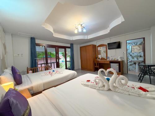 room detail thumbnail 2
